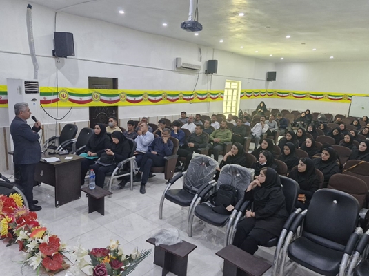 مهندس فرهادی با حضور در محل برگزاری جلسه بازآموزی بهورزان، به بیان نکاتی پرداخت. 